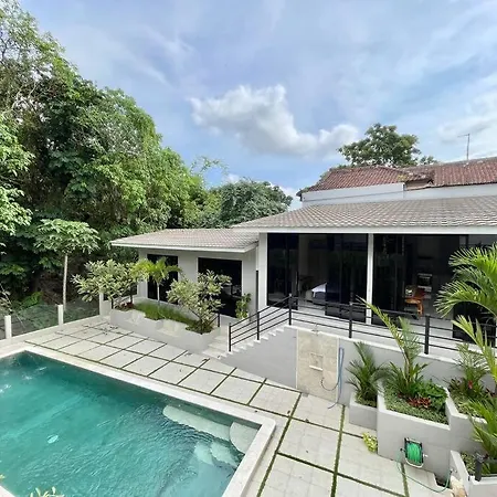 Villa Em Umalas By Satran Villa